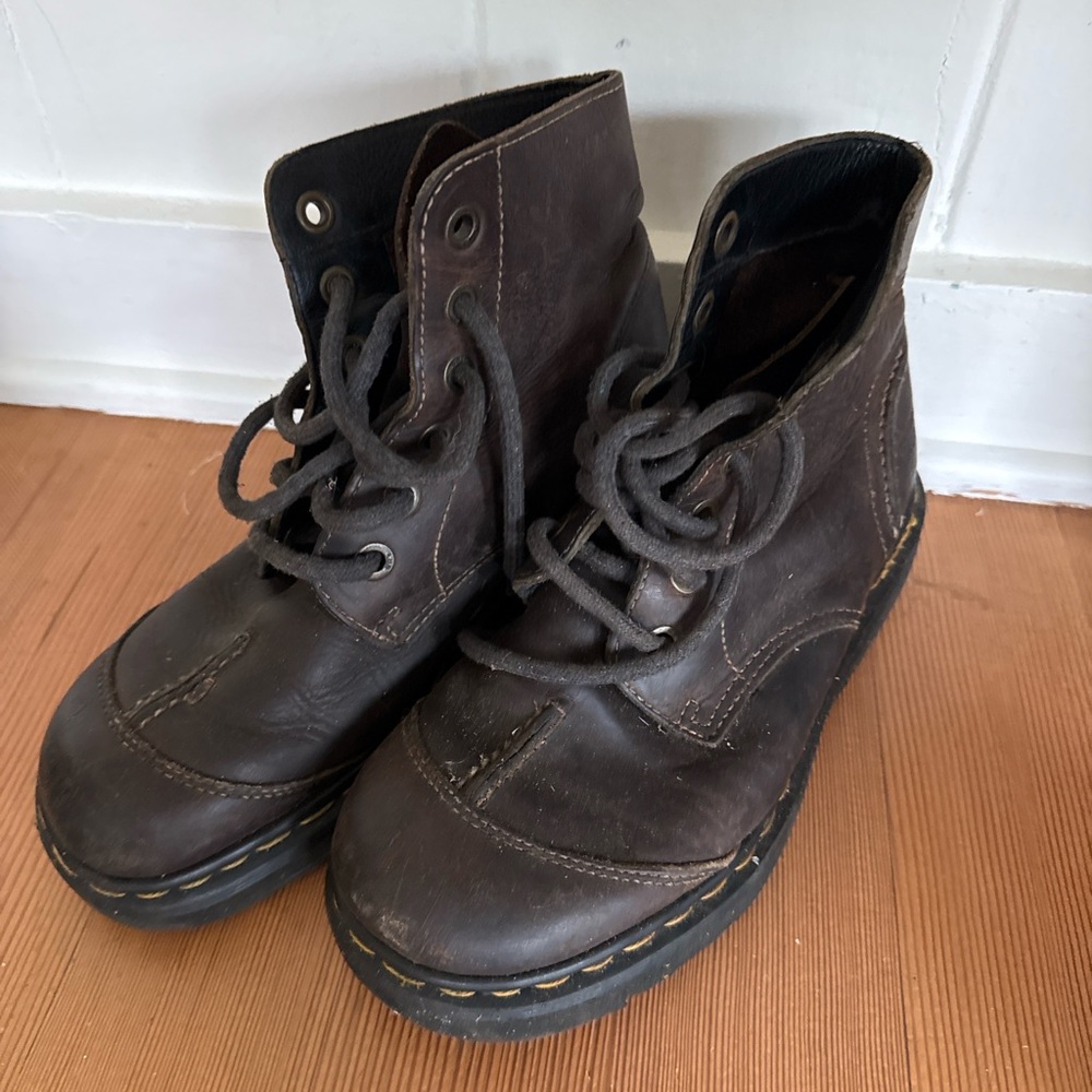 Dr. Martens Brown Vintage 90’s Y2K Boots